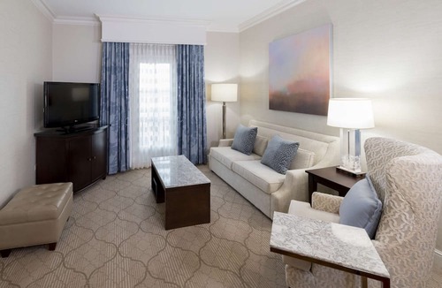 SouthPark Hotel | Hampton Inn & Suites Charlotte/South Park at Phillips Place