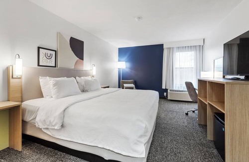 Abingdon Hotel | Spark by Hilton Abingdon I-81 near Fairgrounds