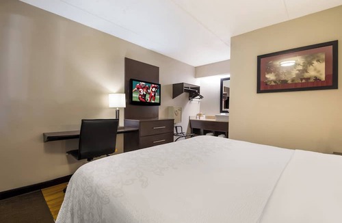 Larkwood Hotel | Red Roof Inn PLUS+ Nashville Airport