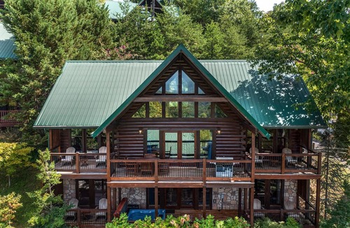 Black Bear Falls House | Another Day in Bearadise