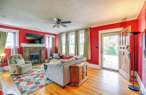 Bristol Cottage | Walk to State St! Bristol Craftsman w/Backyard