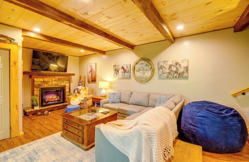 Bristol Apartment | Cabin Rental Near South Holston Lake w/Hot Tub