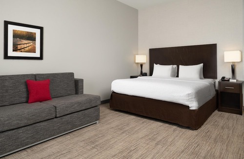 Kingmont Hotel | Hampton Inn Fairmont