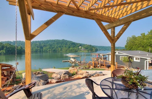 Piney Flats House | Enjoy breathtaking lake views from the comfort of your own private deck.
