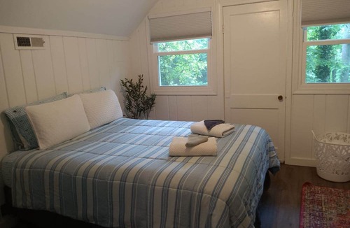 Kabletown Cabin | Mountain Cabin in the Woods, Near Wineries & More!