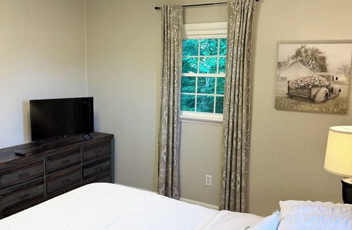 Hickory Apartment | The Country Bumpkin, Sleeps 4!