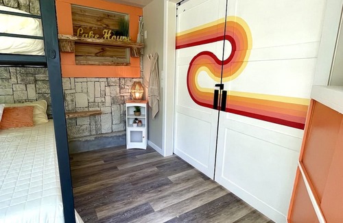 La Follette Resort | “Twin Timbers” 11 bdrm,sleeps 38! hotubs, docks, 3 firepits, sxs, optional boats
