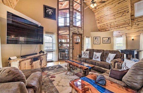Kodak Cabin | Strawberry Plains Cabin: Private Pond & Game Room!