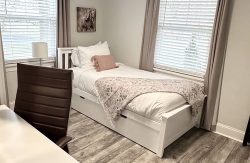 Lynchburg Cottage | Charming Magnolia Cottage with Hot Tub Near Liberty & Downtown