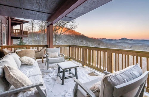 Banner Elk Apartment | Escape the Heat in the High Country - 3 King Bedrooms & Amazing Views!