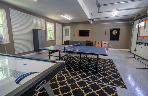 Dahlonega House | Robin's Nest-4 Bed/3.5 Bath/Game Room/Creek!