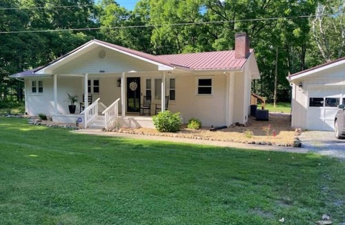 Damascus House | Riverfront House in Damascus VA