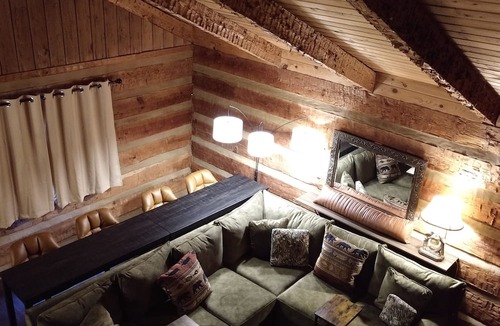 Kodak Cabin | Private and peaceful cabin in convenient location with seasonal outdoor pool
