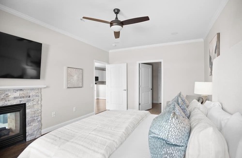 Mount Mourne Condo | Point of View by SoCharm | Luxury Lakefront Condo | Deck | Sleep 6