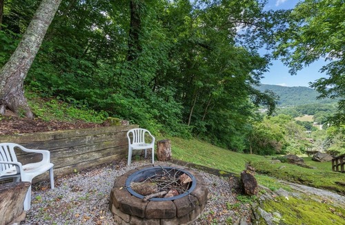 Maggie Valley Cabin | Highview Retreat-Breathtaking Views, Great Location!