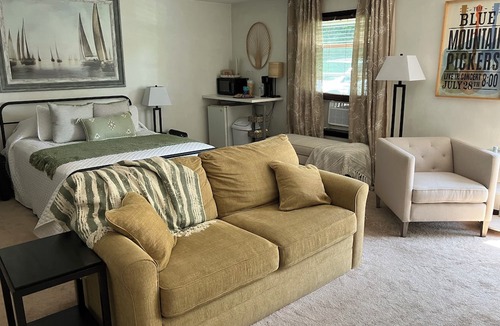 Troutville Apartment | Studio w/pool & hot tub -only minutes to Triple Crown hiking trails