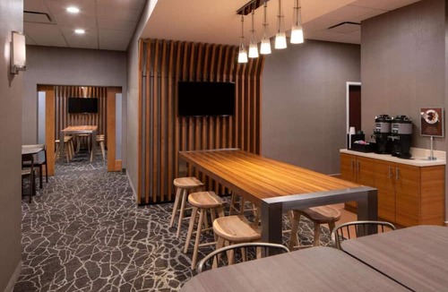 Donelson Hotel | Kitchenette, Pool, Pet-friendly, Free Parking! Nashville At Its Best!