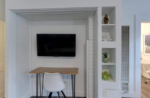 Central Gardens Apartment | Stunning Memphis` Neighborhood-Guest House Retreat