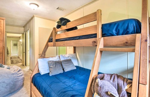 Maggie Valley Cabin | 'Campbell Retreat' in Maggie Valley w/Deck!