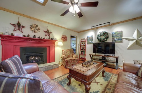 Maggie Valley Cabin | 'Campbell Retreat' in Maggie Valley w/Deck!
