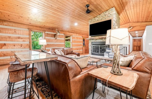 Kodak Cabin | Serene cabin with pool, hot tub, game room, fireplace, & free attraction tickets