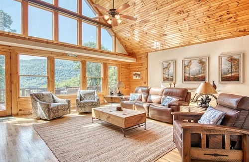 Maggie Valley House | Log Cabin, Amazing View, Hot Tub, Fire Place, Fire Pit, Paved Access, 4 Bedrooms