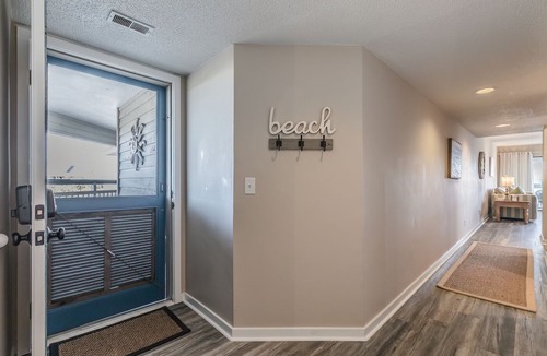 Oceanmarsh Subdivision Condo | Crow's Nest On Harbor Island - Recently Updated!- One Bedroom on Third Floor