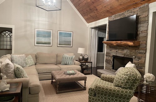 McDonald House | Large Family Home: Pool, 7-acres, Bball Court, Hot Tub