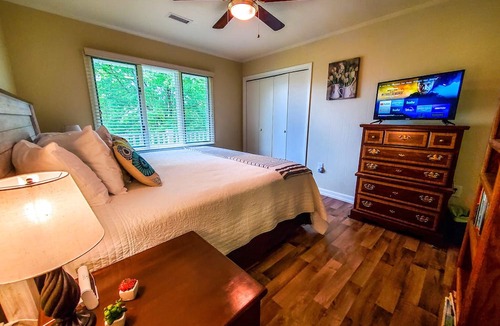West Jefferson Cabin | Grapevine Retreat: 8BR Mountain Lodge- Game Room, Views & Deck, Pets Welcome)