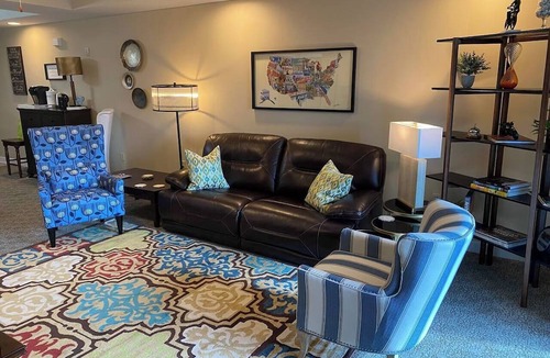 Bluff City Condo | Shifting Gears to Comfort -2BR/2BA @BMS, Elevator