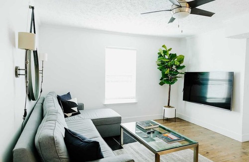 Edgehill Apartment | Songwriter's Suite: Luxe Music Row Stay!