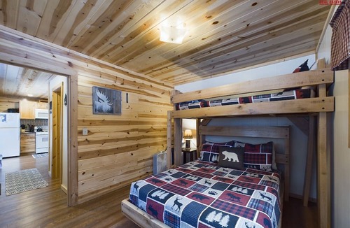 Shingleton Cabin | Bear Den-Secluded 2 Bedroom Cabin Located in the Hiawatha National Forest.