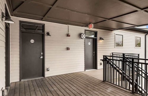 Hillsboro Village Apartment | 2 King Suites near Belmont | Parking & Balcony