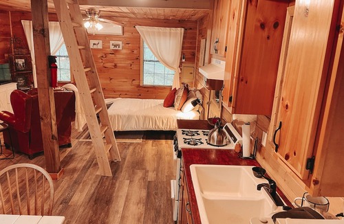 Morganton Cabin | Mountain Cabin with creek and hiking trail! Minutes from Blue Ridge