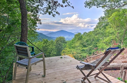 Spruce Pine Cabin | 8 Acres + Hiking Trails: Little Switzerland Escape