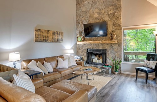 Sapphire House | Sapphire Valley Cabin w/Private Mountain Views!