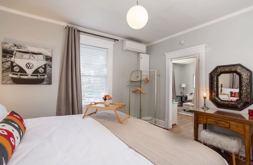 Hillsboro Village Apartment | Near Belmont & VUMC · 1BR Sleeps 4 · 1920s Condo