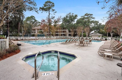 Folly Field Condo | ⭐ Upgraded peaceful villa ⭐ 7 min walk to the beach