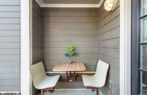 Rutledge Hill Condo | Cute & Comfy! Walk 2 Bars! Free Parking!