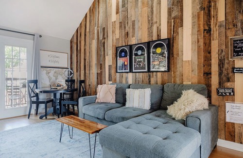 Rutledge Hill Condo | Walk to Broadway! Free Parking! 2nd Ave