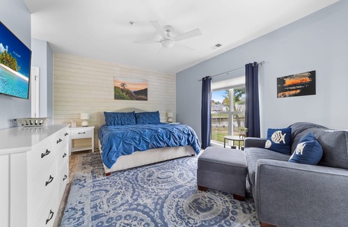 Cornelius Condo | Club Moe - Beautiful Waterfront LKN Condo - Lake Norman Vacation Rental