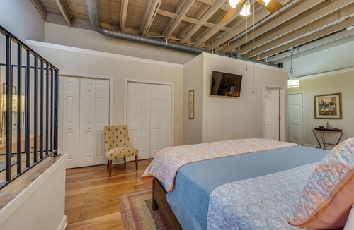 Bristol Apartment | HistoricUrbanLoft:Where VA meets TN onFoot! Parkn’