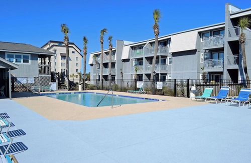 Murrells Inlet Condo | A Place at the Beach II 1C - Oceanfront in Garden City Beach