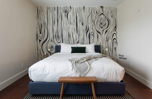 12 South Apartment | Coffee Shops, Restaurants, Bars, Salons and Boutiques, just steps away.