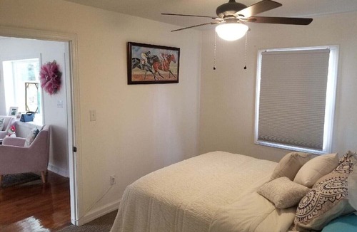 Abingdon Cottage | Quaint Abingdon Cottage Downtown 420 East Valley Street
