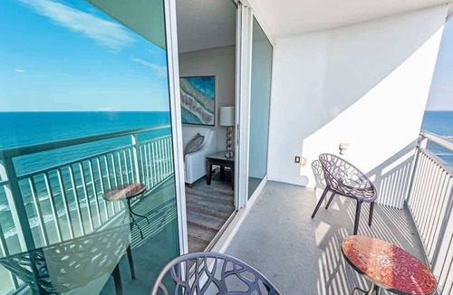 Downtown Myrtle Beach Condo | Remodeled Direct Oceanfront, Amazing Views Modern!
