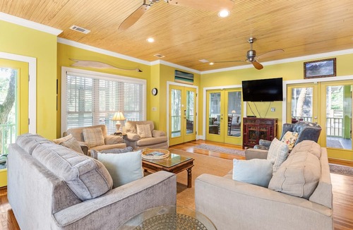 Tybee Island House | Blue Skies | Game Room, Fire Pit & More!