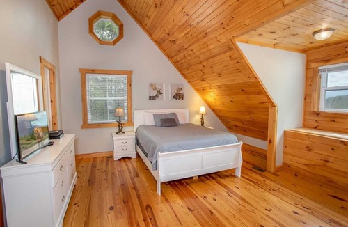 Vilas Cabin | Private 7-Acre Sanctuary: Long-Range Views, Hot Tub & Game Room