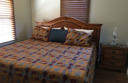 Sevierville Cabin | 4BR/4BATH Family Retreat 1 ACRE YARD FIRE PIT HOT TUB ARCADE WRAP AROUND PORCH