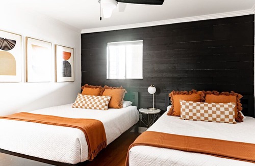 North Capitol Apartment | WALK to Downtown & Broadway - Pool, Parking & Patio
